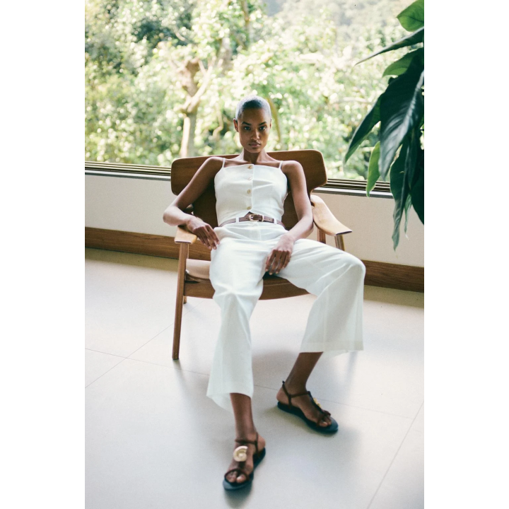 КОРОТКИЙ ЖИЛЕТ НА БРЕТЕЛЯХ