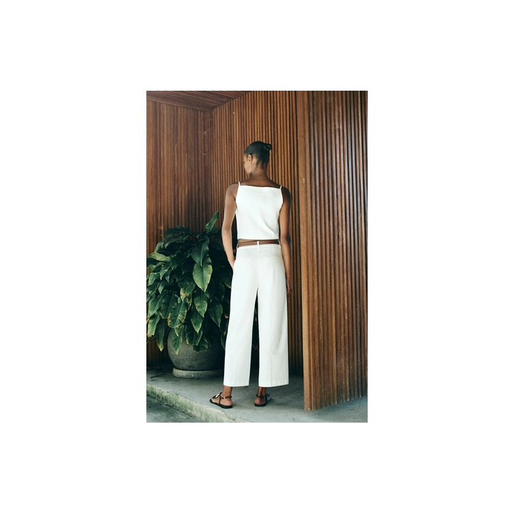 КОРОТКИЙ ЖИЛЕТ НА БРЕТЕЛЯХ