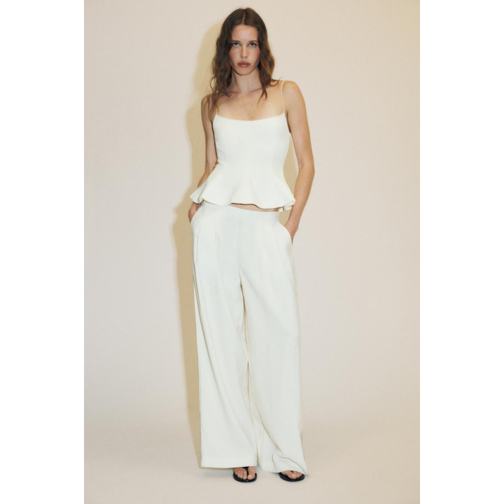 ТОП ИЗ ЭЛАСТИЧНОЙ ТКАНИ С БАСКОЙ