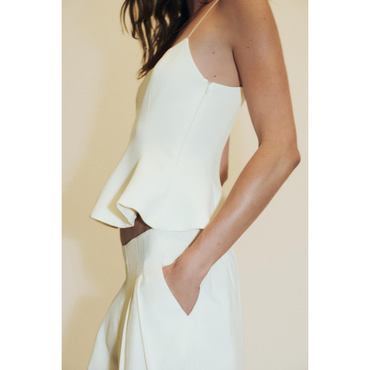 ТОП ИЗ ЭЛАСТИЧНОЙ ТКАНИ С БАСКОЙ