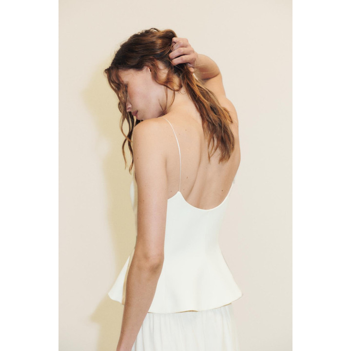 ТОП ИЗ ЭЛАСТИЧНОЙ ТКАНИ С БАСКОЙ