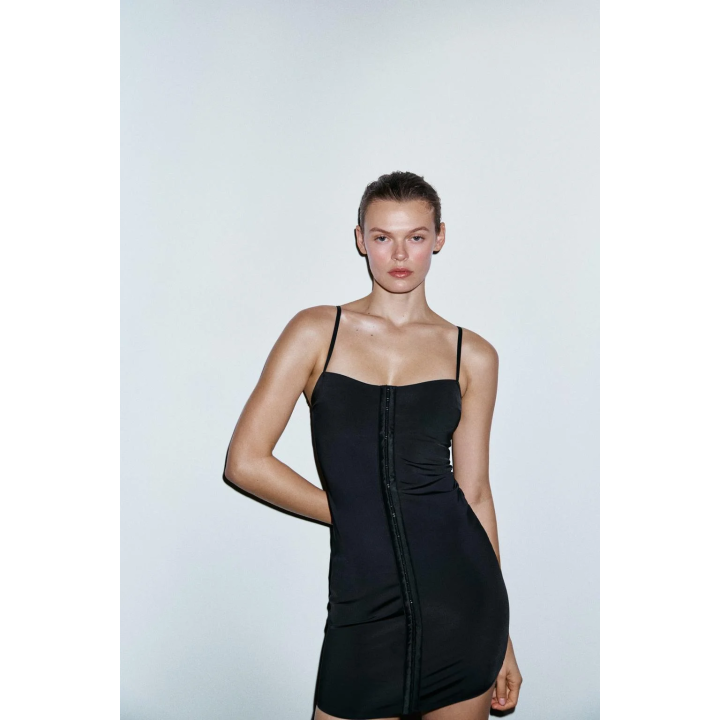 КОРОТКОЕ ПЛАТЬЕ ИЗ ПОЛИАМИДА С КРЮЧКАМИ