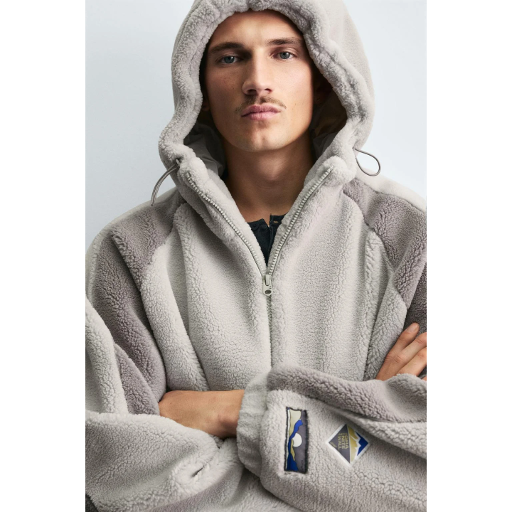 КУРТКА ИЗ ИСКУССТВЕННОЙ ОВЧИНЫ В СТИЛЕ КОЛОР-БЛОК