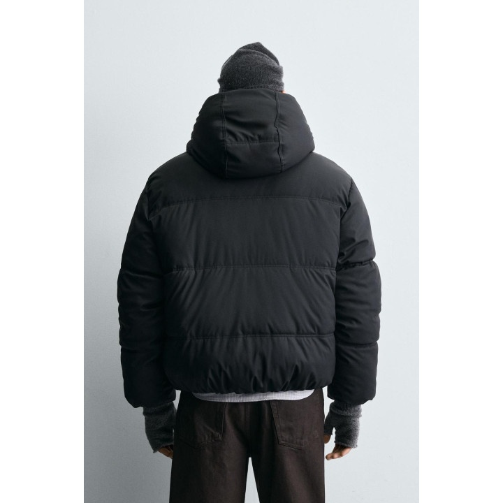 СТЕГАНАЯ КУРТКА ИЗ ПРОРЕЗИНЕННОЙ ТКАНИ С КОМБИНИРОВАННЫМИ ДЕТАЛЯМИ