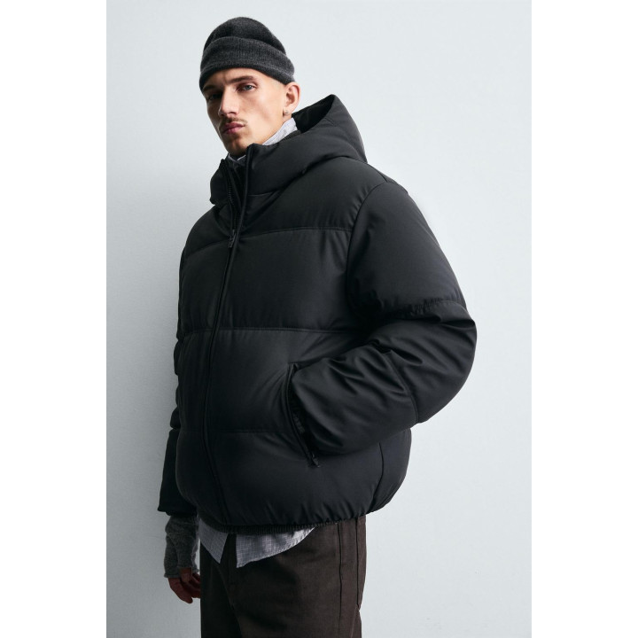 СТЕГАНАЯ КУРТКА ИЗ ПРОРЕЗИНЕННОЙ ТКАНИ С КОМБИНИРОВАННЫМИ ДЕТАЛЯМИ