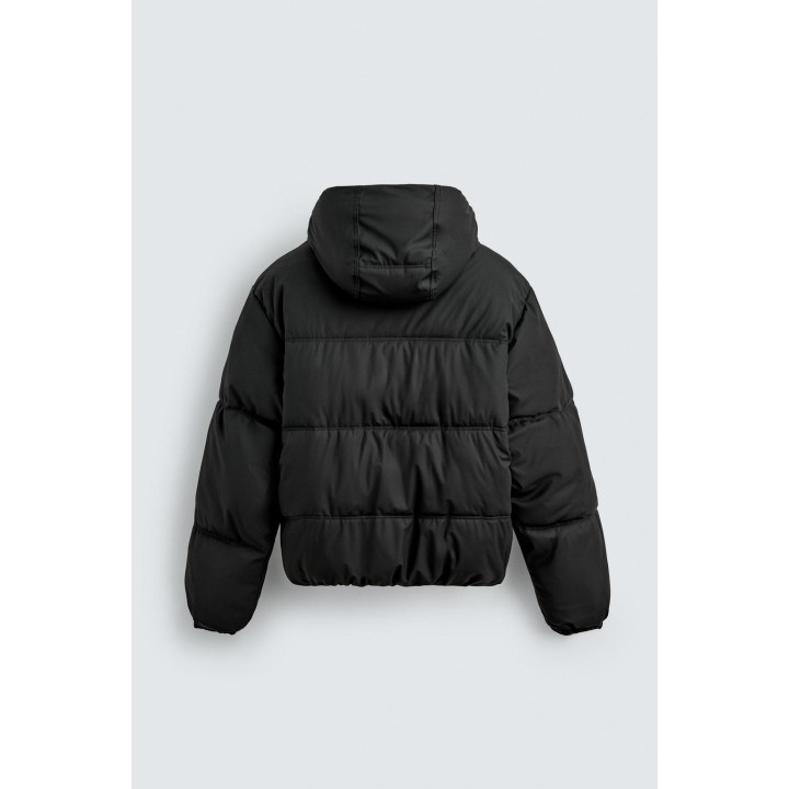 СТЕГАНАЯ КУРТКА ИЗ ПРОРЕЗИНЕННОЙ ТКАНИ С КОМБИНИРОВАННЫМИ ДЕТАЛЯМИ