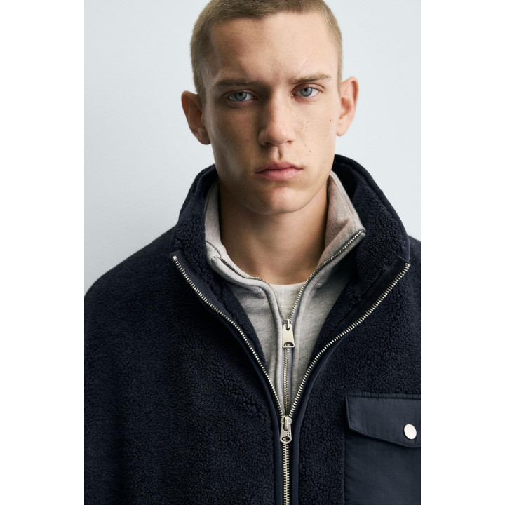 Куртка с эффектом искусственного меха и контрастными деталями