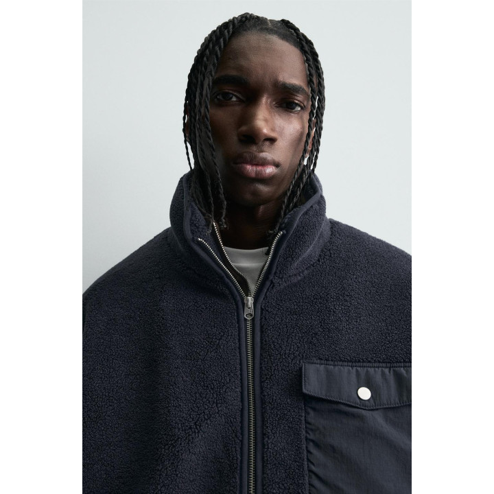 Куртка с эффектом искусственного меха и контрастными деталями