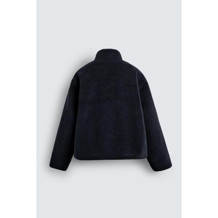 Куртка с эффектом искусственного меха и контрастными деталями