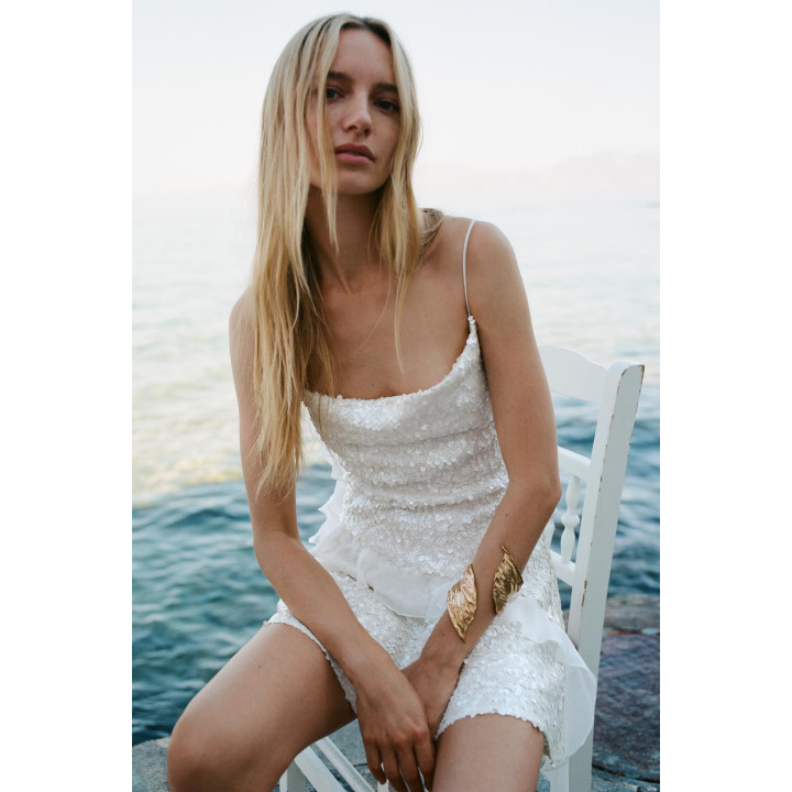 КОРОТКОЕ ПЛАТЬЕ С ПАЙЕТКАМИ И ОБОРАМИ