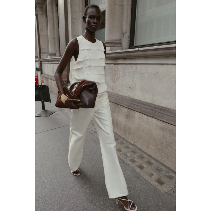 АТЛАСНЫЙ ТОП С ВОЛАНАМИ