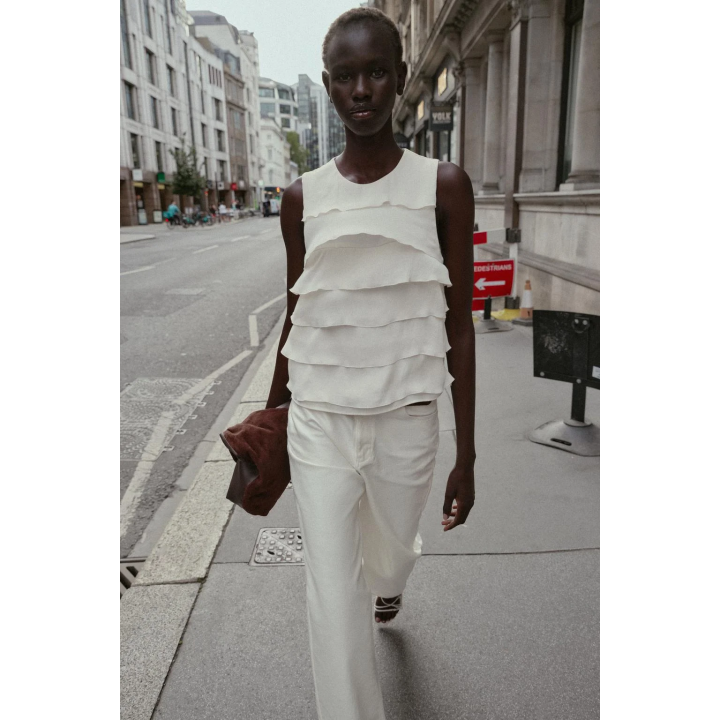 АТЛАСНЫЙ ТОП С ВОЛАНАМИ