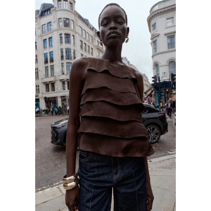 АТЛАСНЫЙ ТОП С ВОЛАНАМИ