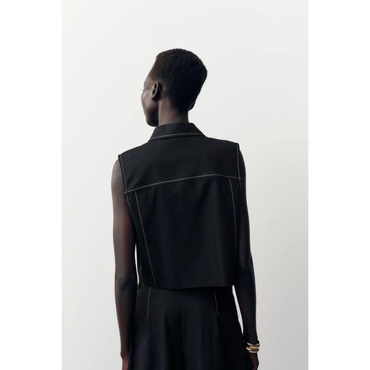 ПРЯМОЙ ЖИЛЕТ С КОНТРАСТНОЙ ОТДЕЛКОЙ