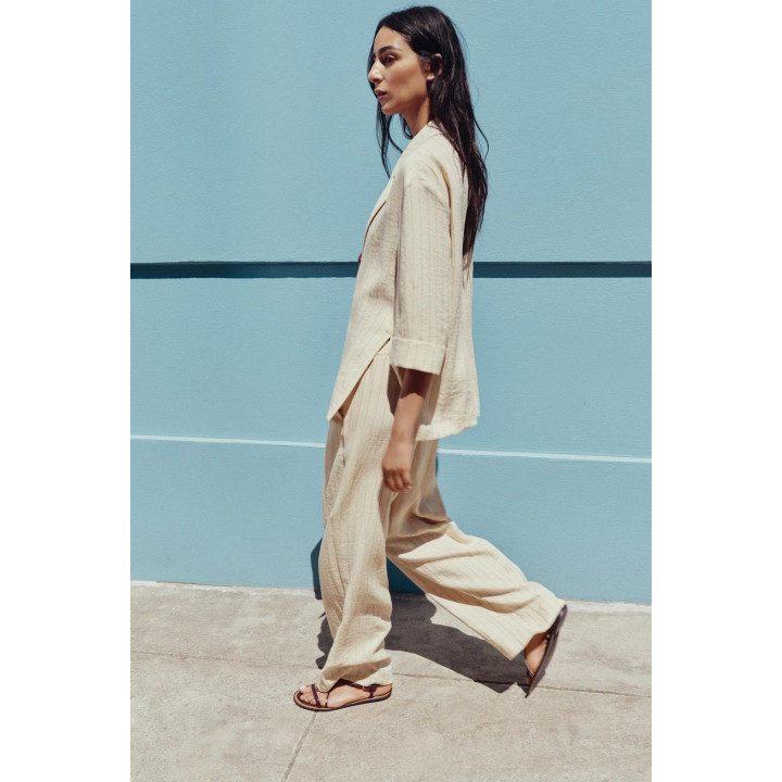 ДВУБОРТНЫЙ БЛЕЙЗЕР В ПОЛОСКУ