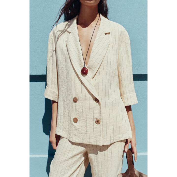 ДВУБОРТНЫЙ БЛЕЙЗЕР В ПОЛОСКУ