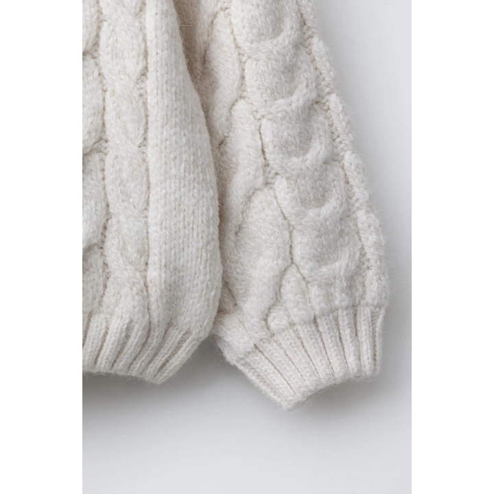 ВЯЗАНЫЙ СВИТЕР С УЗОРОМ «КОСЫ»