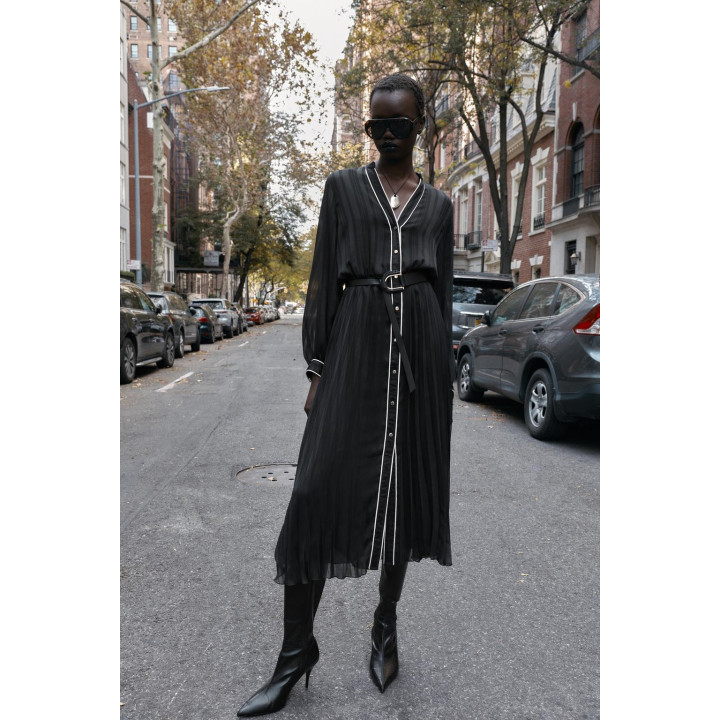 ПЛАТЬЕ МИДИ ПЛИССИРОВАННОЕ С РЕМНЕМ И КОНТРАСТНОЙ ОТДЕЛКОЙ