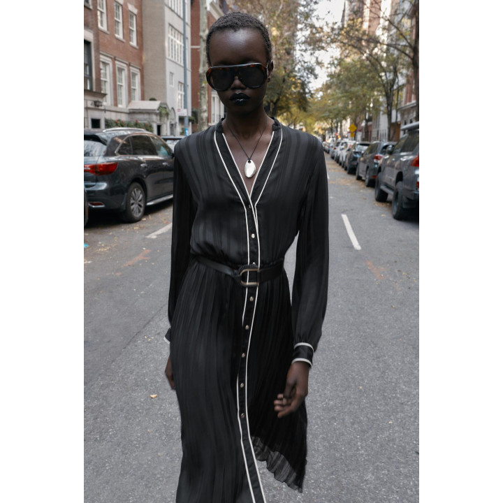 ПЛАТЬЕ МИДИ ПЛИССИРОВАННОЕ С РЕМНЕМ И КОНТРАСТНОЙ ОТДЕЛКОЙ