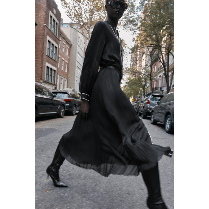 ПЛАТЬЕ МИДИ ПЛИССИРОВАННОЕ С РЕМНЕМ И КОНТРАСТНОЙ ОТДЕЛКОЙ