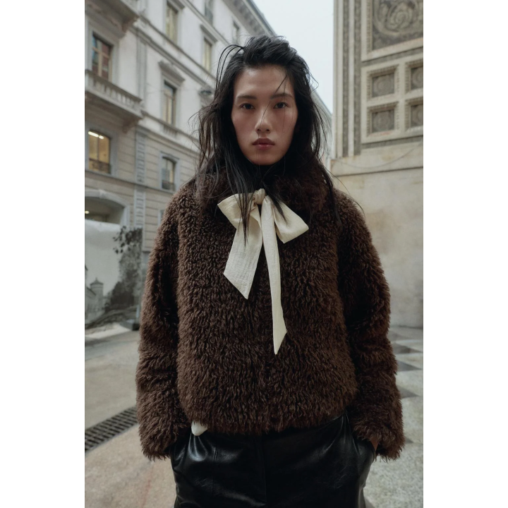 КОРОТКОЕ ПАЛЬТО ИЗ ИСКУССТВЕННОЙ ОВЧИНЫ С ДЛИННЫМ ВОРСОМ