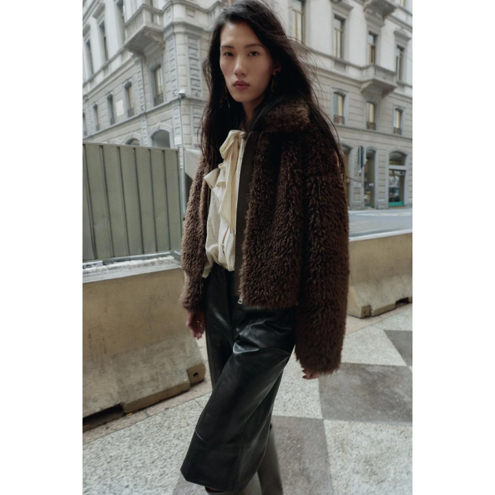 КОРОТКОЕ ПАЛЬТО ИЗ ИСКУССТВЕННОЙ ОВЧИНЫ С ДЛИННЫМ ВОРСОМ