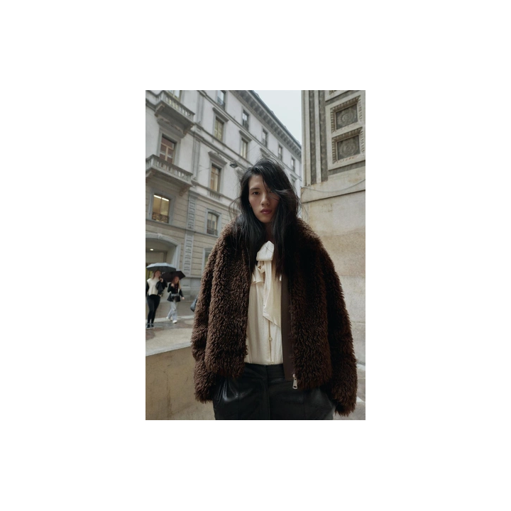 КОРОТКОЕ ПАЛЬТО ИЗ ИСКУССТВЕННОЙ ОВЧИНЫ С ДЛИННЫМ ВОРСОМ