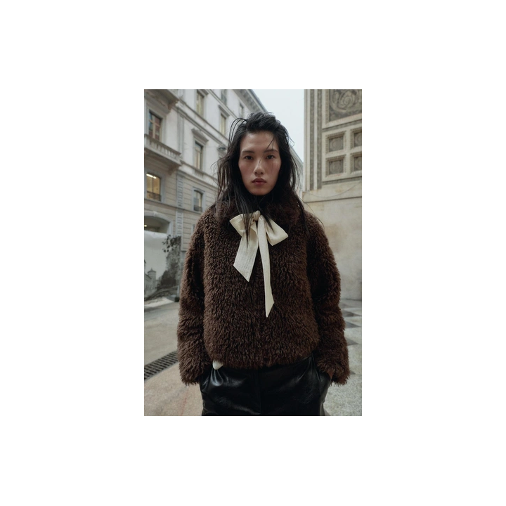 КОРОТКОЕ ПАЛЬТО ИЗ ИСКУССТВЕННОЙ ОВЧИНЫ С ДЛИННЫМ ВОРСОМ