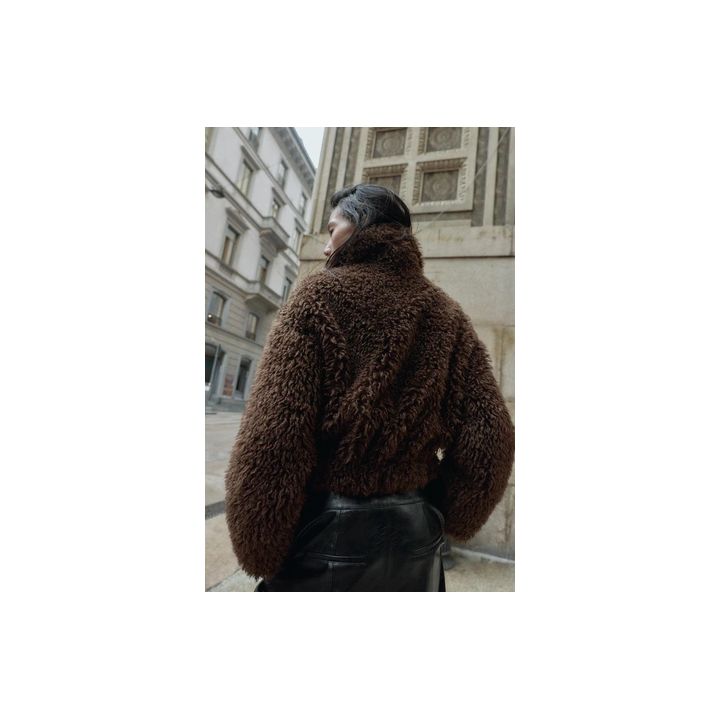 КОРОТКОЕ ПАЛЬТО ИЗ ИСКУССТВЕННОЙ ОВЧИНЫ С ДЛИННЫМ ВОРСОМ