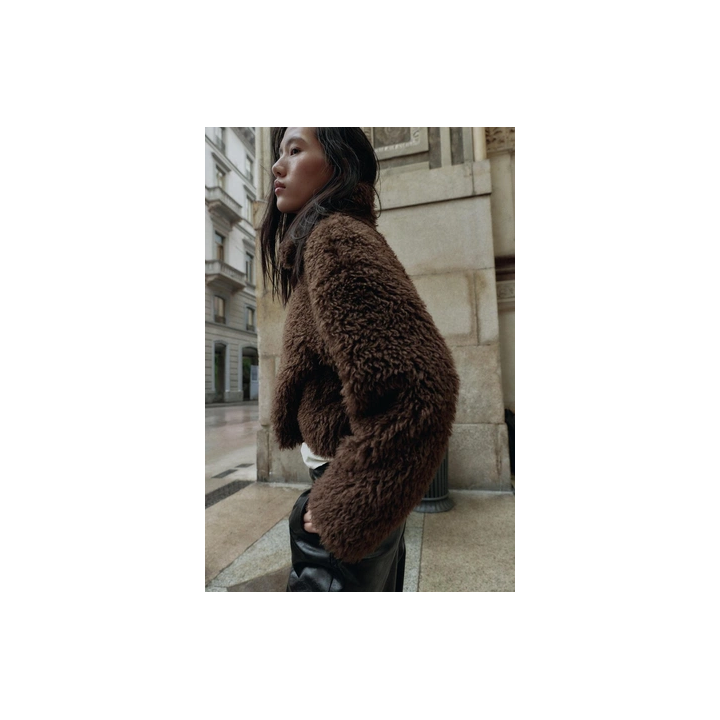 КОРОТКОЕ ПАЛЬТО ИЗ ИСКУССТВЕННОЙ ОВЧИНЫ С ДЛИННЫМ ВОРСОМ