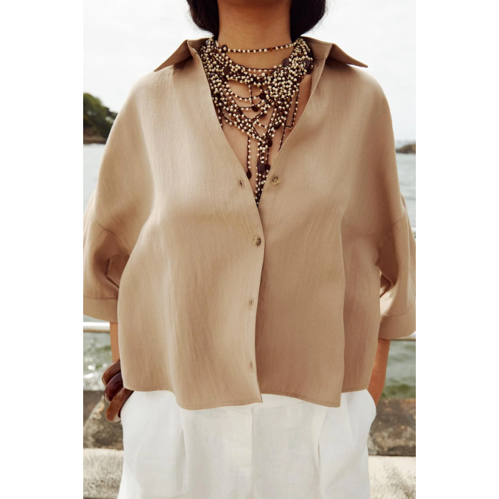 Ширкая рубашка с короткими рукавами