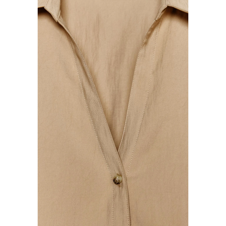 Ширкая рубашка с короткими рукавами