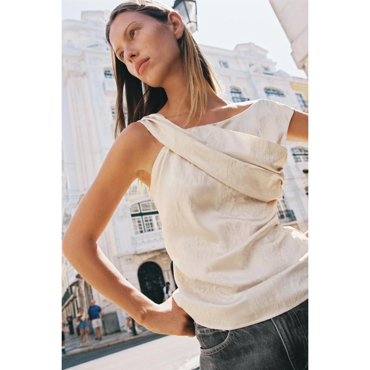 ЖАККАРДОВЫЙ ТОП АСИММЕТРИЧНОГО КРОЯ