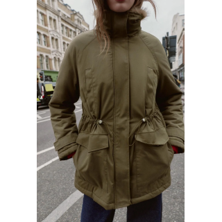 СТЕГАНАЯ ПАРКА С ВНУТРЕННЕЙ ОТДЕЛКОЙ ПОД МЕХ