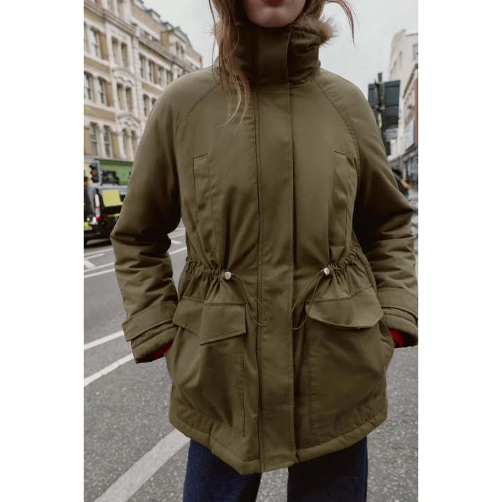 СТЕГАНАЯ ПАРКА С ВНУТРЕННЕЙ ОТДЕЛКОЙ ПОД МЕХ