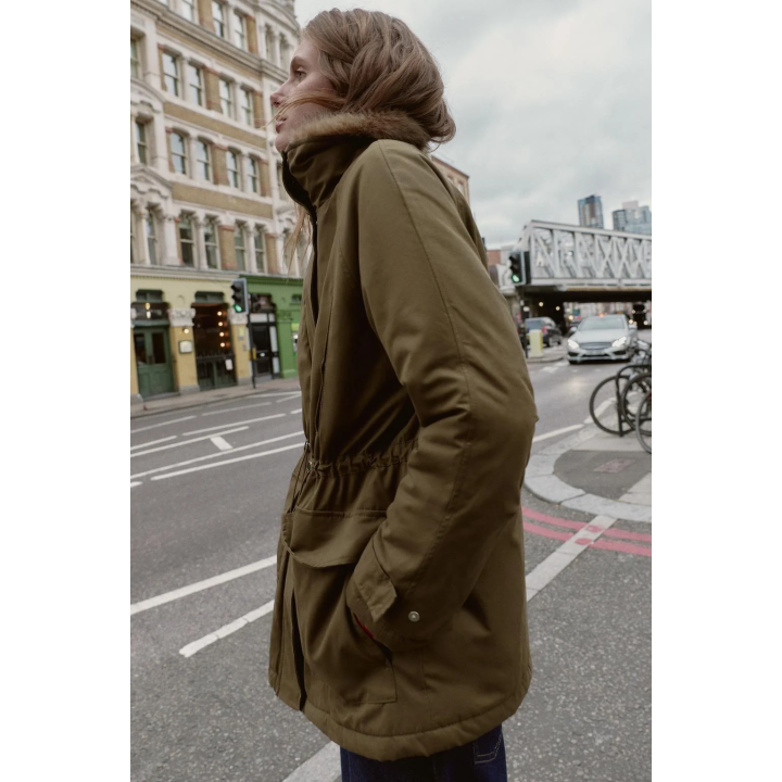 СТЕГАНАЯ ПАРКА С ВНУТРЕННЕЙ ОТДЕЛКОЙ ПОД МЕХ