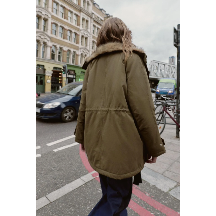 СТЕГАНАЯ ПАРКА С ВНУТРЕННЕЙ ОТДЕЛКОЙ ПОД МЕХ