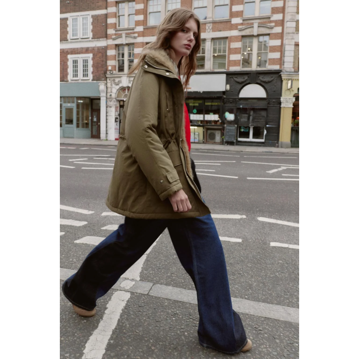 СТЕГАНАЯ ПАРКА С ВНУТРЕННЕЙ ОТДЕЛКОЙ ПОД МЕХ