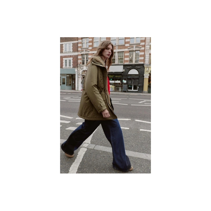 СТЕГАНАЯ ПАРКА С ВНУТРЕННЕЙ ОТДЕЛКОЙ ПОД МЕХ