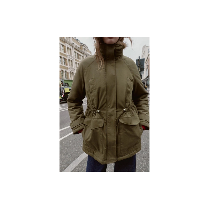 СТЕГАНАЯ ПАРКА С ВНУТРЕННЕЙ ОТДЕЛКОЙ ПОД МЕХ