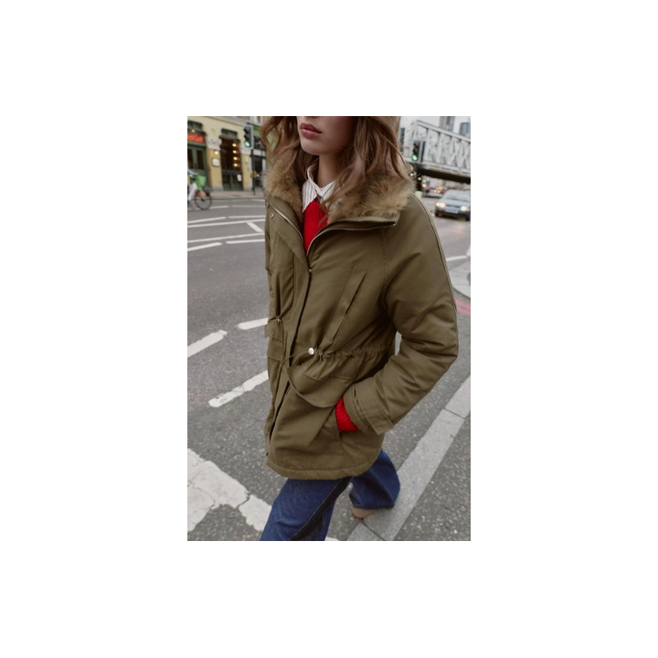 СТЕГАНАЯ ПАРКА С ВНУТРЕННЕЙ ОТДЕЛКОЙ ПОД МЕХ