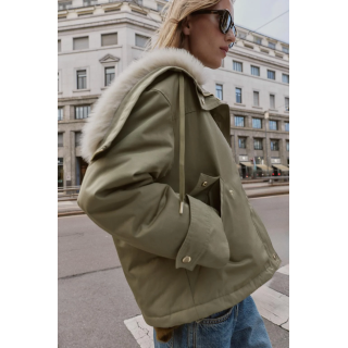 КОРОТКАЯ ПАРКА С КАПЮШОНОМ И ОТДЕЛКОЙ ПОД МЕХ