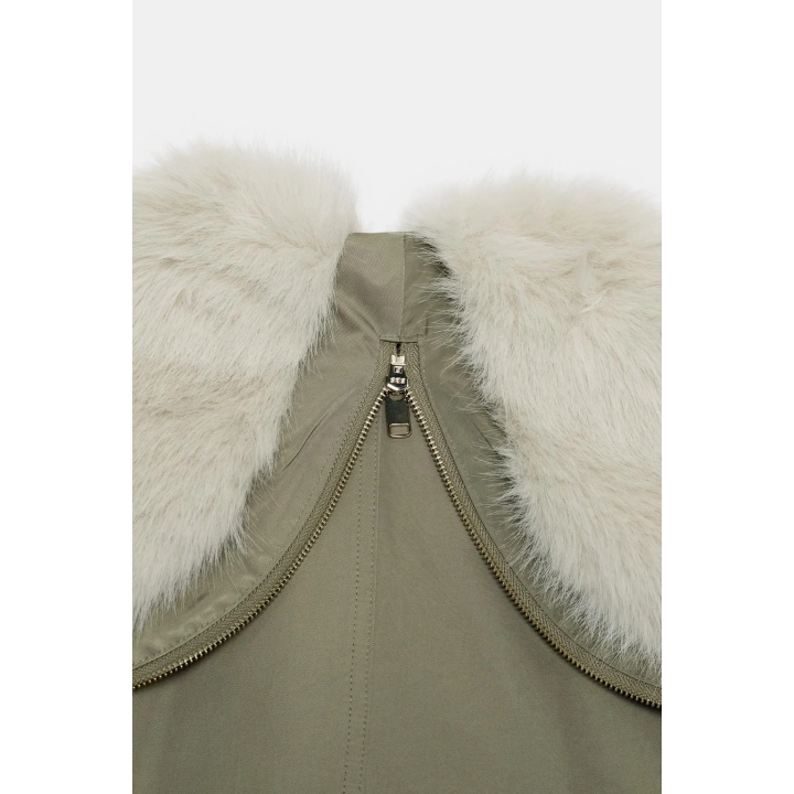 КОРОТКАЯ ПАРКА С КАПЮШОНОМ И ОТДЕЛКОЙ ПОД МЕХ