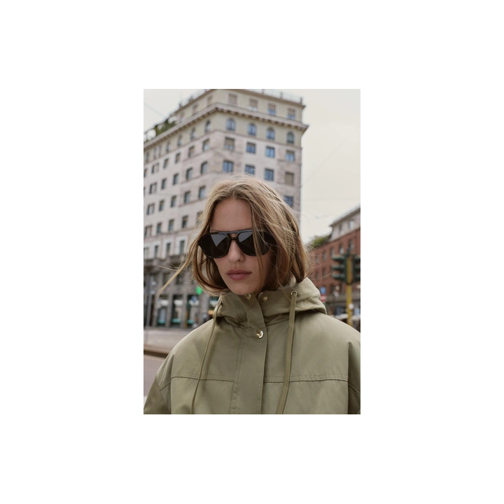 КОРОТКАЯ ПАРКА С КАПЮШОНОМ И ОТДЕЛКОЙ ПОД МЕХ