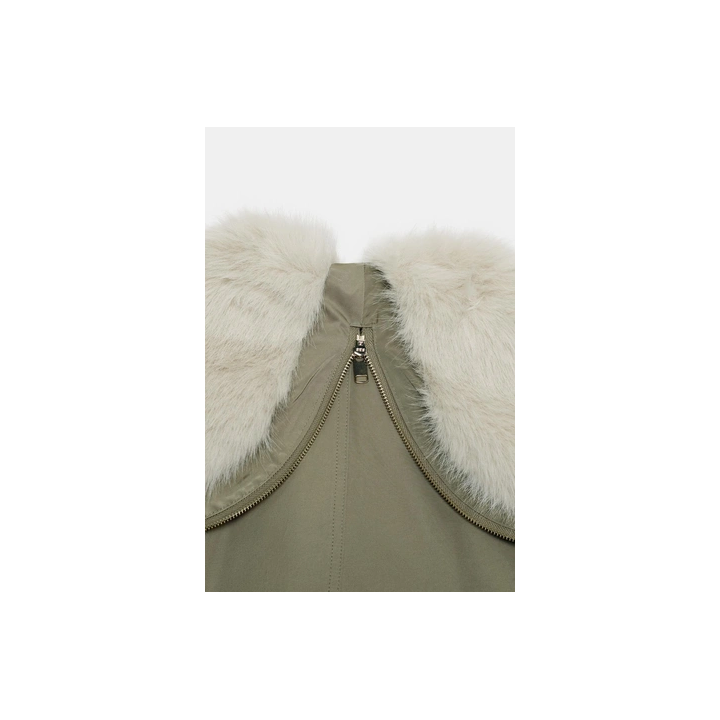 КОРОТКАЯ ПАРКА С КАПЮШОНОМ И ОТДЕЛКОЙ ПОД МЕХ