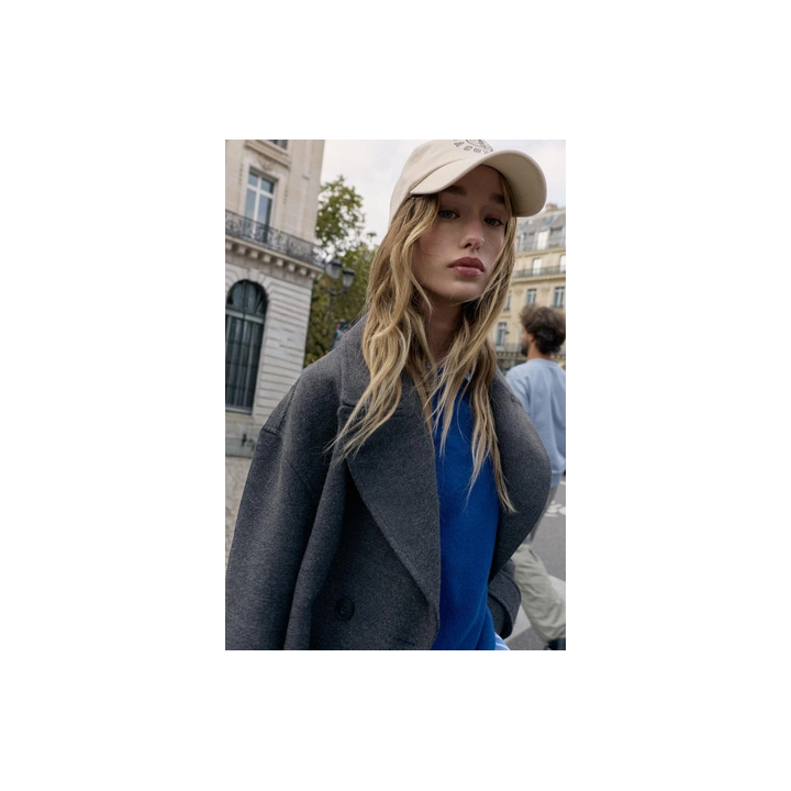 КОРОТКОЕ ДВУБОРТНОЕ ПАЛЬТО ИЗ МЯГКОЙ ТКАНИ