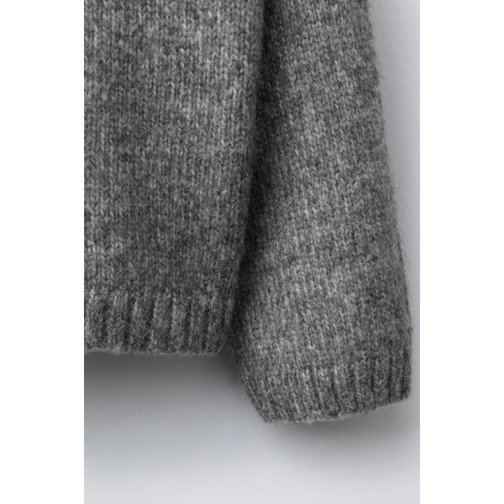 ТРИКОТАЖНЫЙ ДЖЕМПЕР С ВЫШИВКОЙ