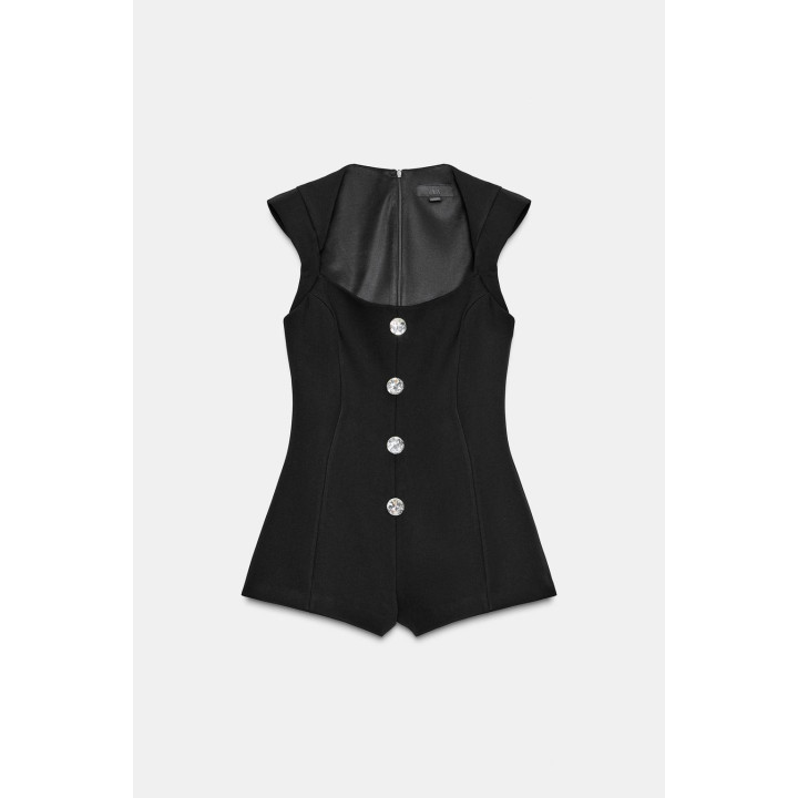 КОРОТКИЙ КОМБИНЕЗОН С ДЕКОРАТИВНЫМИ ПУГОВИЦАМИ