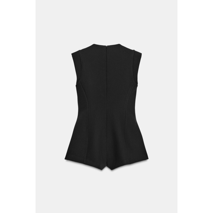 КОРОТКИЙ КОМБИНЕЗОН С ДЕКОРАТИВНЫМИ ПУГОВИЦАМИ