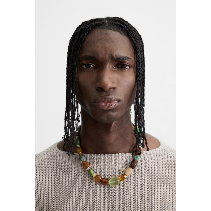 Колье с контрастными бусинами